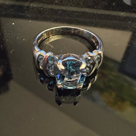 Sterling Silver and Blue Topaz Ring - Picture 4 of 5